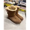 Image 1 : UGGs size 9