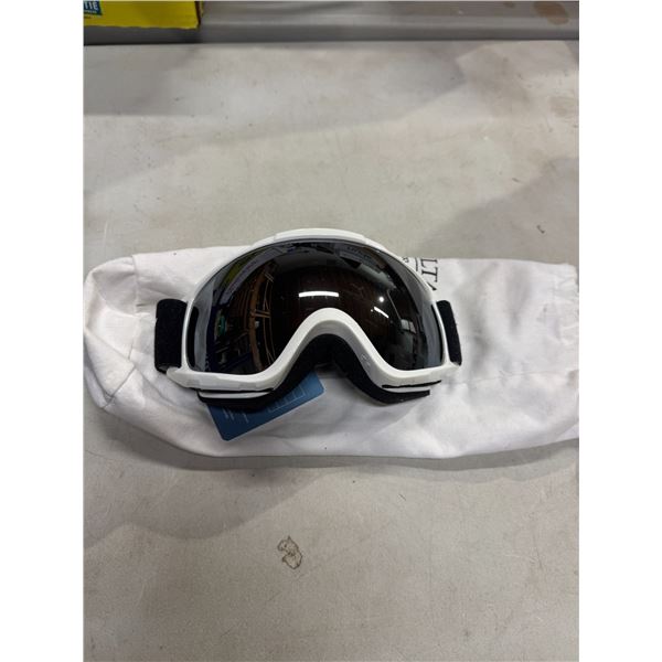 Findwat goggles nwt
