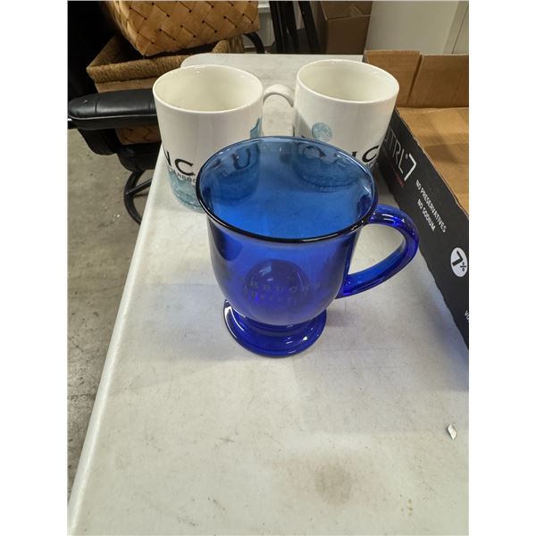 3 Starbucks mugs