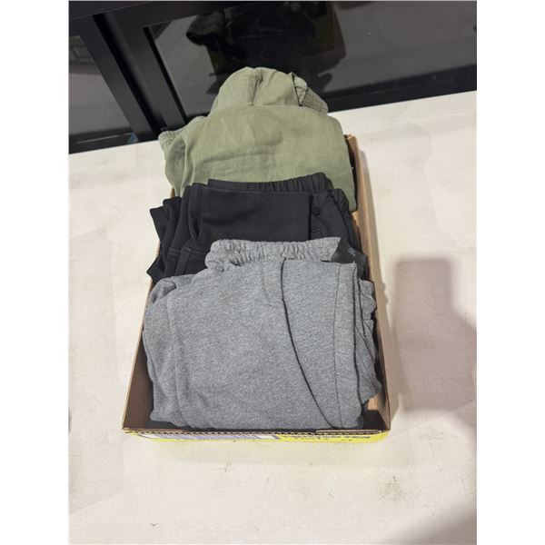 Ladies athletic pants, medium