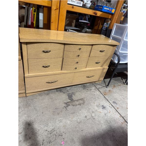 Dresser 55 1/4" x 18" x 32 1/4"