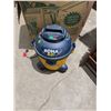 Image 1 : Rona shop vac no hose missing one wheel