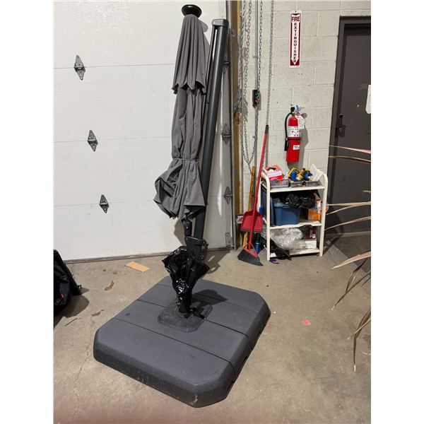 Umbrella with base