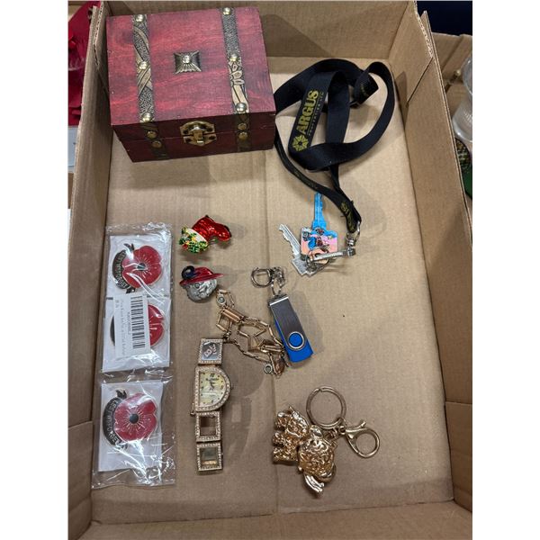 Costum, jewelry and keychains