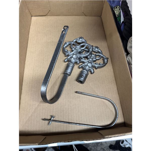Curtain rod holders