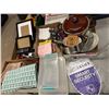 Image 1 : Towels, kitchen items, miscellaneous
