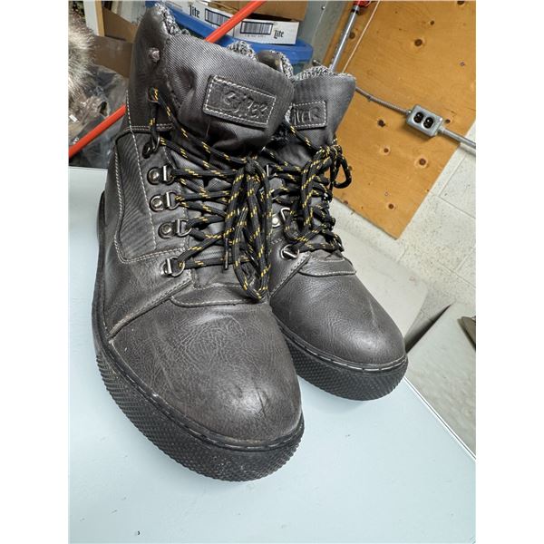 Kuiper size 11 boots