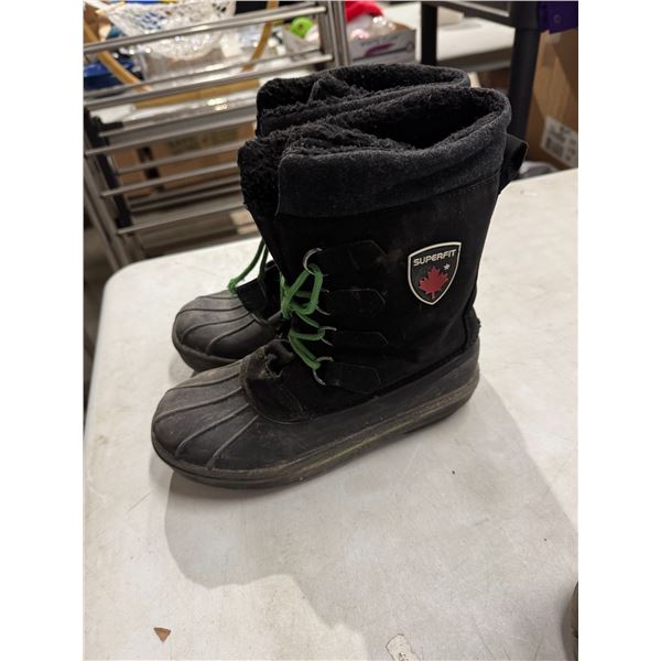 Boots size 4