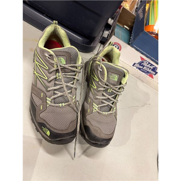 North Face shoe size 9