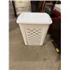 Image 1 : Laundry basket