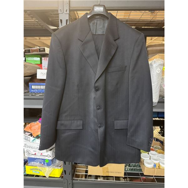 Suit size 46