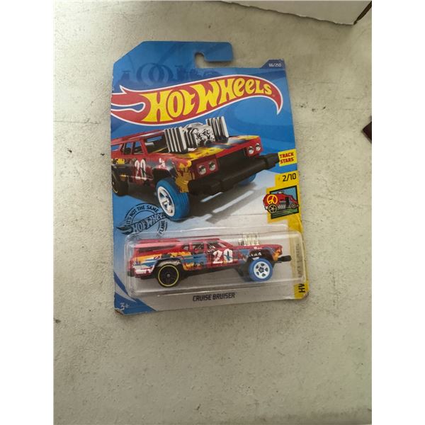 Hot wheels, cruise bruiser