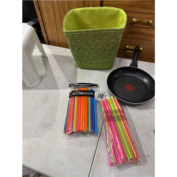 Assorted straws, frying pan and basket