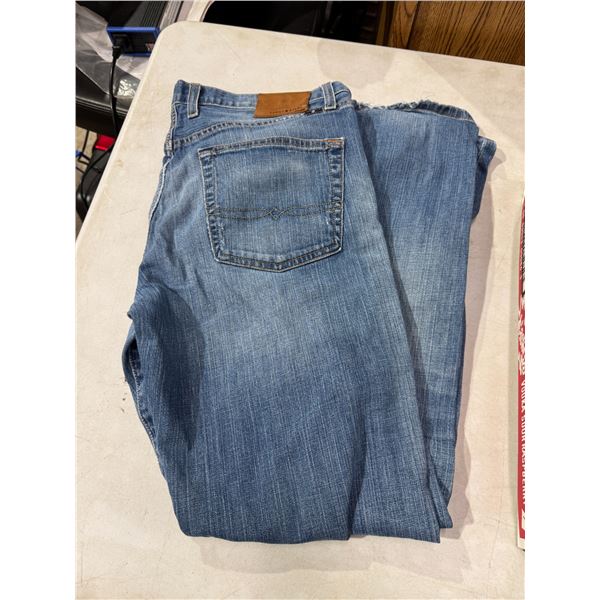 Lucky brand jeans 33 x 32