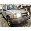 Image 8 : A12P -- 2001 CHEVY TRACKER, SILVER, 284233 KMS, 4X4,  NO DESIGNATIONS, 3 ACCIDENTS, 1 GLASS CLAIMS,