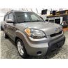 Image 8 : A12F -- 2010 KIA SOUL, GREY, 253835 KMS, FRONT WHEEL DRIVE