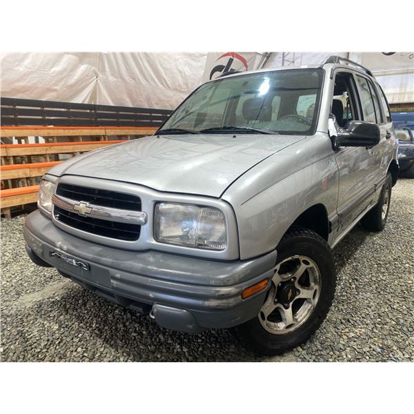 A12P -- 2001 CHEVY TRACKER, SILVER, 284233 KMS, 4X4,  NO DESIGNATIONS, 3 ACCIDENTS, 1 GLASS CLAIMS,