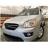Image 1 : B7 -- 2008 KIA RONDO, SILVER, 199604 KMS, FRONT WHEEL DRIVE
