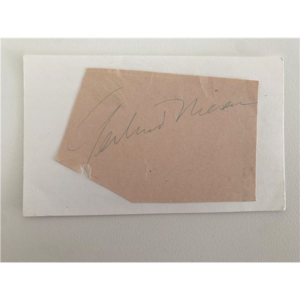 Gertrude Nielsen original signature