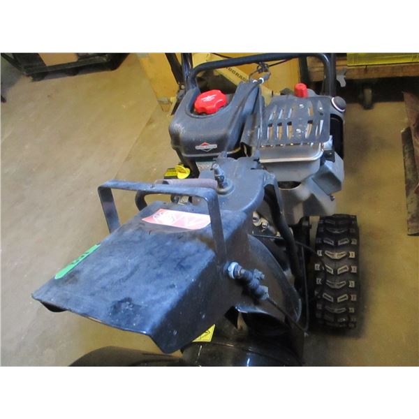 POULAN 305CC PRO-ELECTRIC START 30" SNOWBLOWER (RUNNING)