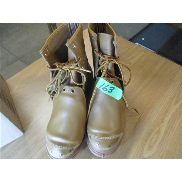 GREEN WORK BOOTS (GREEN SEAL) (SIZE 7.5)