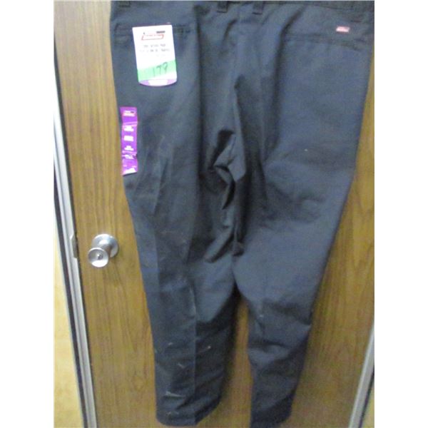 NEW:  MEN'S DICKIE WORK PANTS (SIZE 42 X 30