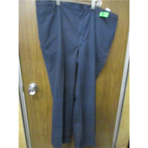 NEW:  MEN'S DICKIE WORK PANTS (SIZE 42 X 30