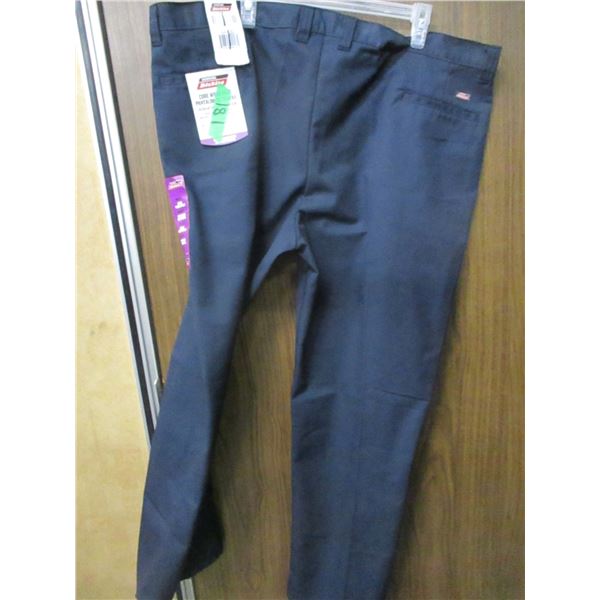 NEW:  MEN'S DICKIE WORK PANTS (SIZE 44 X 30)