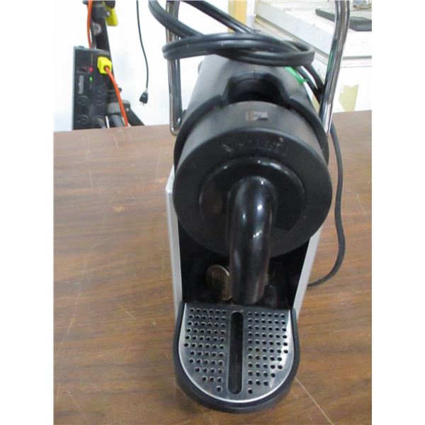 SINGLE K-CUP COFFEE MAKER