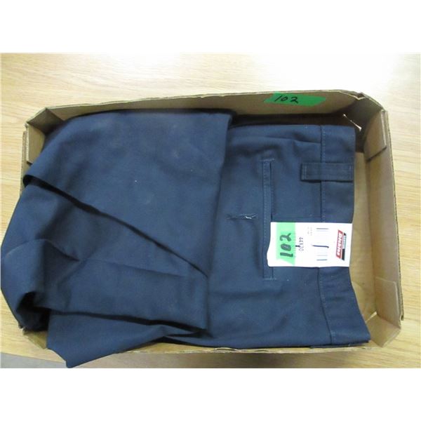 NEW:  DICKIE'S MEN'S JEANS (SIZE 44 X 30)