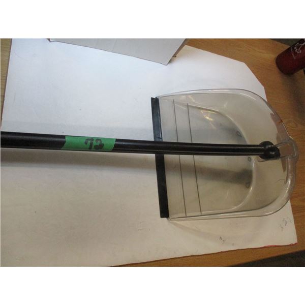 FREIGHT DAMAGE (AS IS):  FOLDING DUST PAN