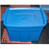 Image 1 : NEW RUBBERMAID 68 LITRE ROUGHNECK TOTE WITH LID