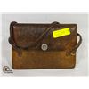 Image 1 : VINTAGE SNAKE SKIN PURSE-ESTATE