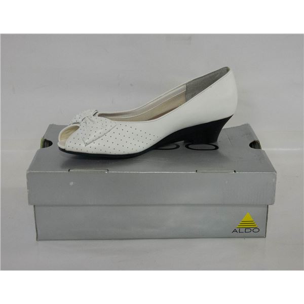BAILIFF SEIZED: ALDO LADYS BLK/ WHT HEEL OPEN TOE