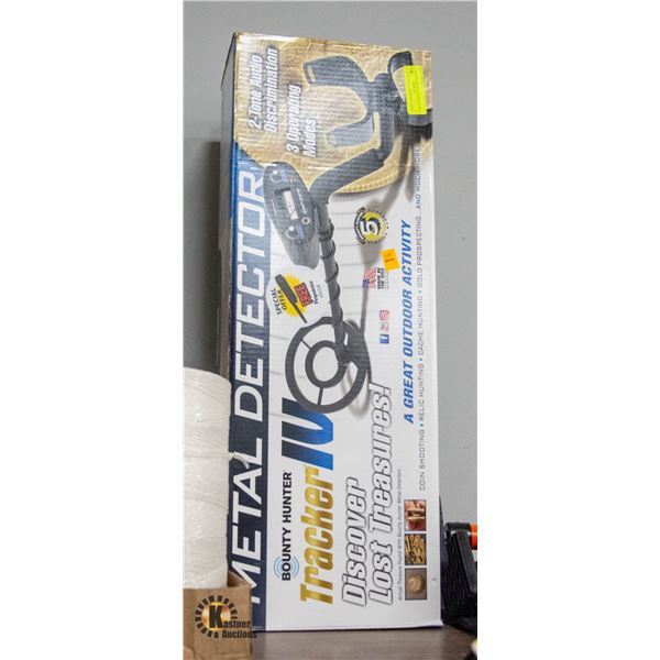 METAL DETECTOR, BRAND NEW.