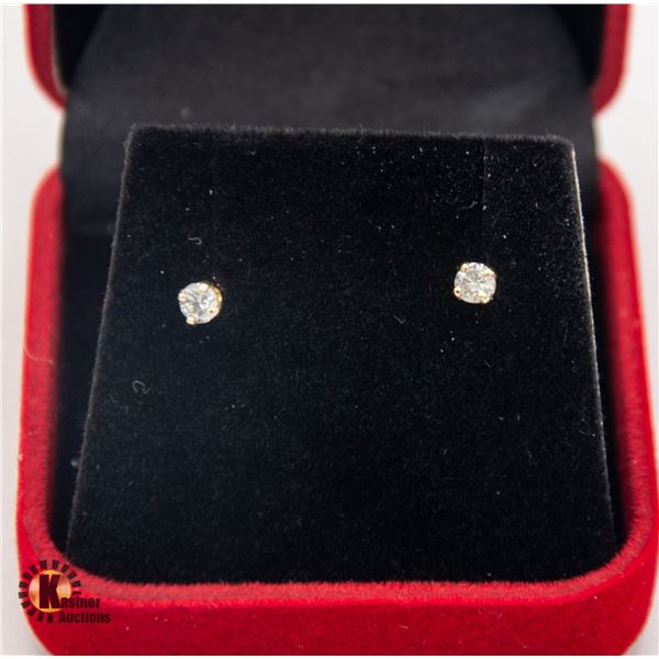 #1497-HAND SET 0.27 CT TW DIAMOND EARRINGS SI-I