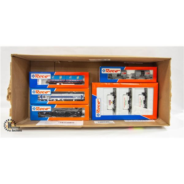 FLAT OF 8 VINTAGE ROCO HO TRAIN CARS