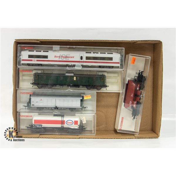 FLAT OF 5 VINTAGE FLEISCHMANN HO TRAIN CARS