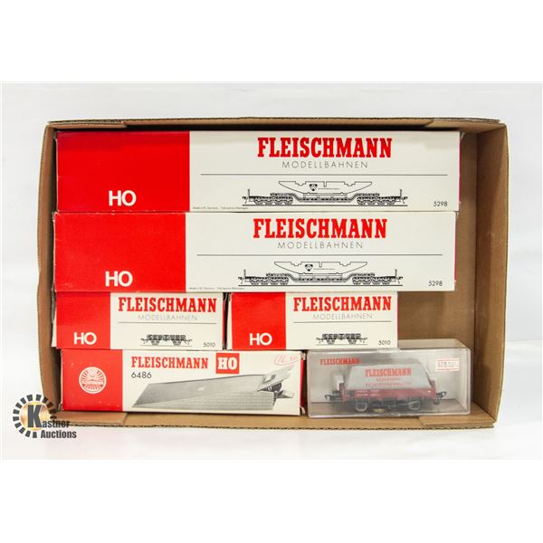 FLAT OF 6 VINTAGE FLEISCHMANN HO TRAIN CARS