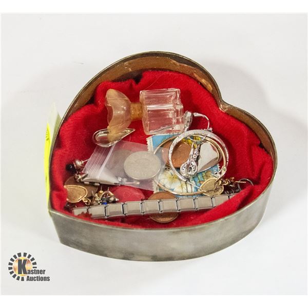 ESTATE SILVER PLATED HEART JEWELRY DISH VELVET