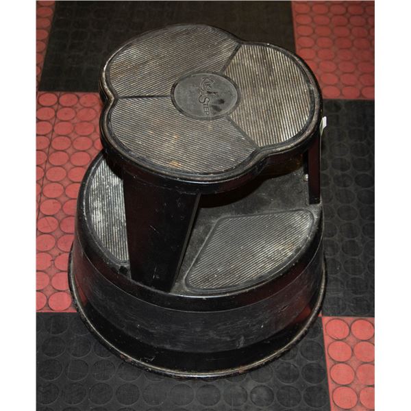 ROLLING LOCK STEP STOOL – METAL
