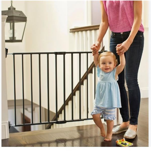 NEW MUNCHKIN 28.5" - 45" X 29" TALL PUSH TO CLOSE