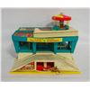 Image 1 : ESTATE 1972 FISHER-PRICE PLAY FAMILY AIRPORT