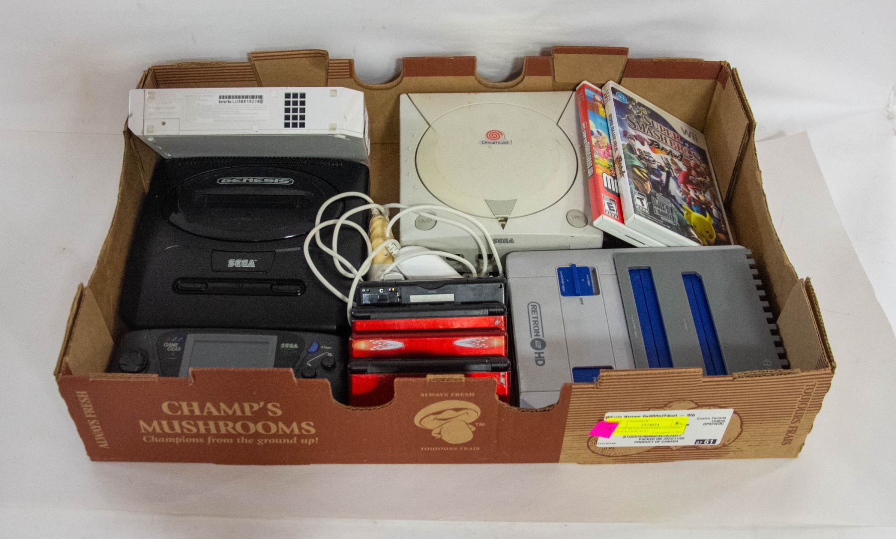 Console Lot LOT OF SEGA/NINTENDO GAMING CONSOLES & ACC
