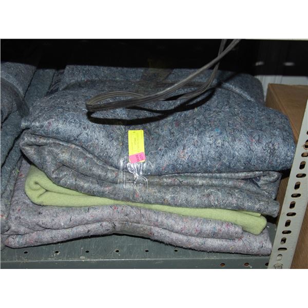 SET OF 4 MOVING BLANKETS