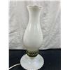 Image 2 : White Glass Table Lamp