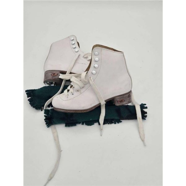 ladies size 1 figure skate