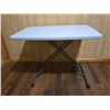 Image 1 : adjustable table