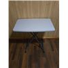 Image 1 : adjustable table