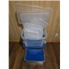 Image 1 : assortment of totes and lids